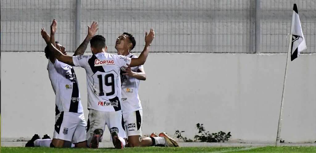 Dirigentes incapazes colocaram clubes de Campinas para baixo