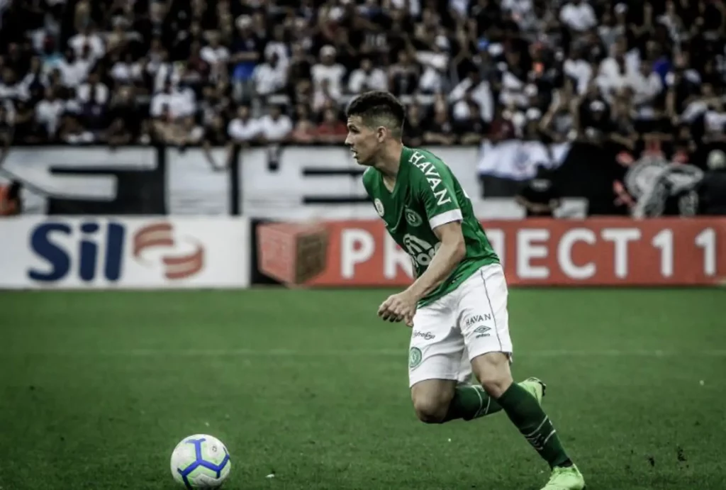 Chapecoense libera atacante Régis para jogar em time dos Emirados Árabes