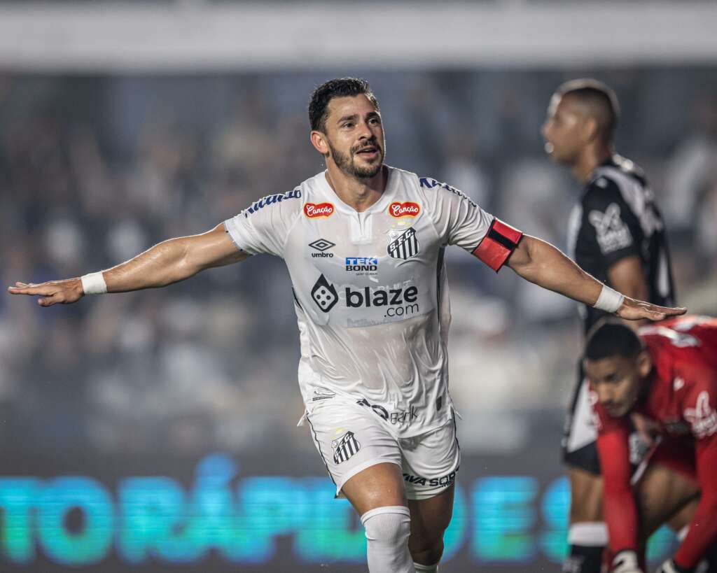 Giuliano frustrado, culpa time e cobra reação do Santos