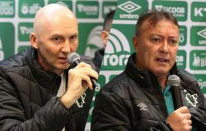 Dal Pozzo pede mudança de postura na Chapecoense e diretor fala sobre reforços