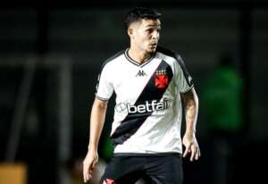 Atacante titular passará por cirurgia e vira desfalque no Vasco