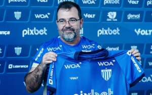 Enderson Moreira confia em nova arrancada do Avaí: 'Time especial'