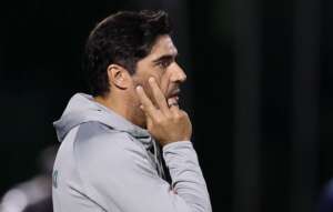 Abel Ferreira chama grosseria com repórter de 'mal-entendido' e se retrata