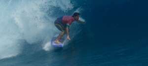 Medina confirma favoritismo, supera Chumbinho e vai à semifinal do surfe