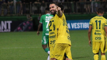 Léo Gamalho decretou a vitória do Mirassol na Arena Condá