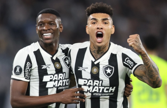 Luis Henrique e Igor Jesus marcaram os gols do Botafogo