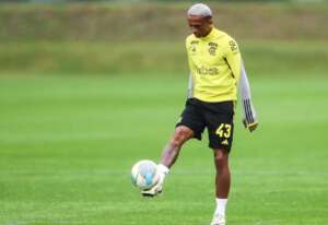 Lateral vira 6º desfalque do Flamengo na Libertadores