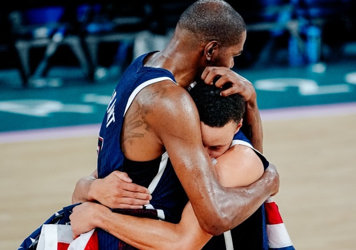 Curry faz mágica e garante ouro do ‘Dream Team’ dos EUA contra a França