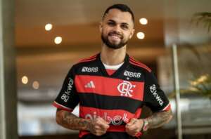 Flamengo oficializa retorno do atacante Michael