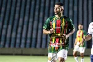 Sampaio Corrêa vai ao STJD contra próprio jogador após pênalti bizarro