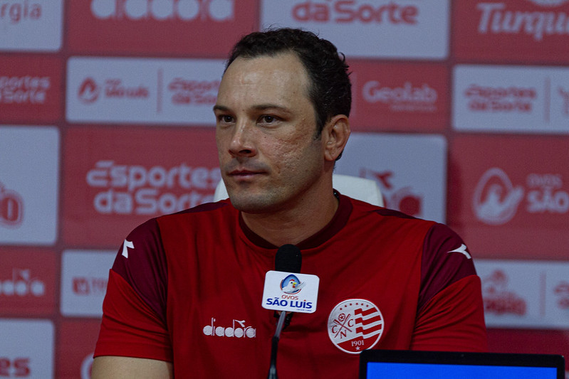 Tecnico do Nautico explica mudanca de goleiro no intervalo