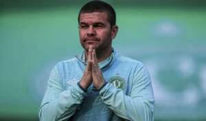 Umberto Louzer troca Chapecoense pelo lanterna Atlético-GO