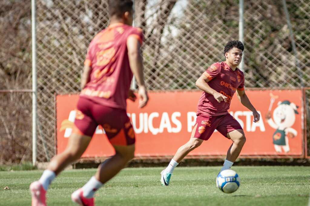 Vila Nova x América-MG – Duelo direto pelo G-4 da Série B. Onde assistir e escalações!