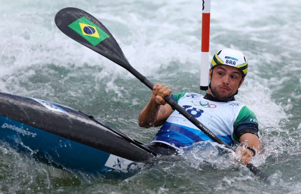 Olimpíadas: Pepê Gonçalves obtém o 2º melhor tempo e Ana Sátila, o 5º, no contrarrelógio do caiaque cross