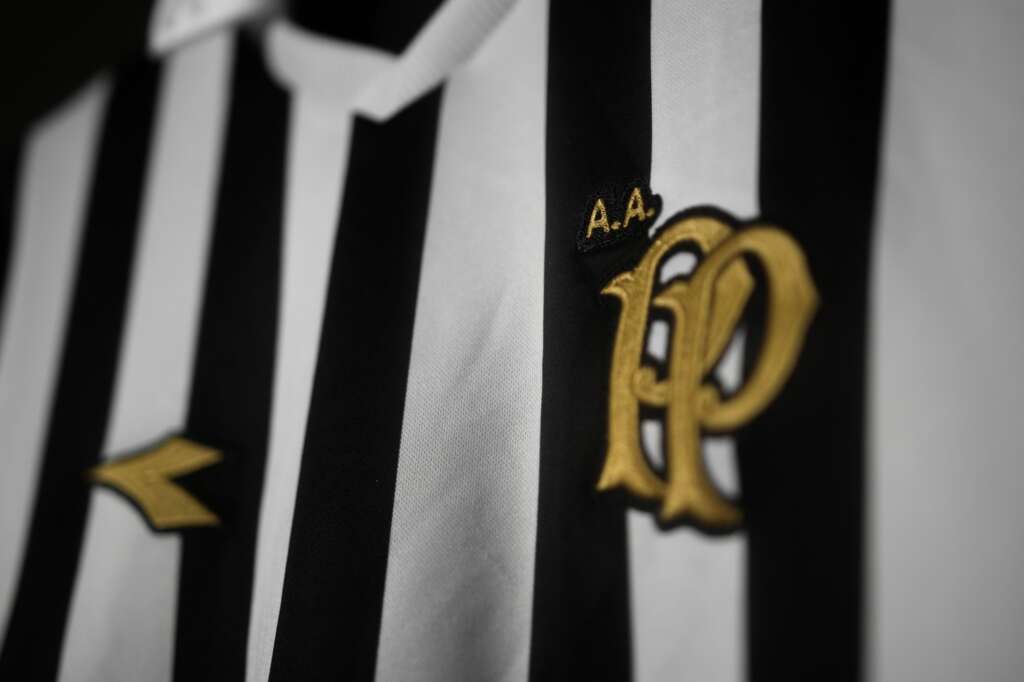 Com listras, Ponte Preta estreia novo 3º uniforme diante do Avaí