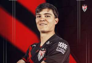 Atlético-GO confirma a contratação de lateral-direito