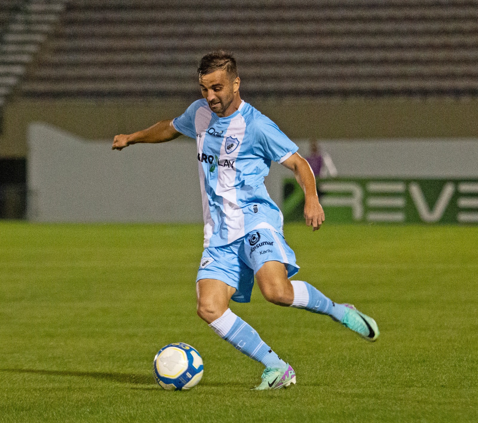 Série C: Meia projeta reta final do Londrina: “Vencer para garantir a classificação”