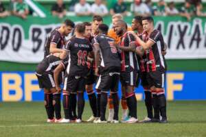 Técnico do Botafogo-SP elogia jogadores após empate na Série B: 