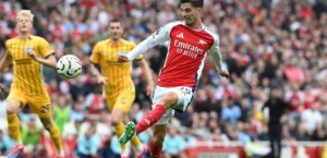 INGLÊS: Arsenal tem um expulso, cede empate ao Brighton com gol de brasileiro e perde os 100%