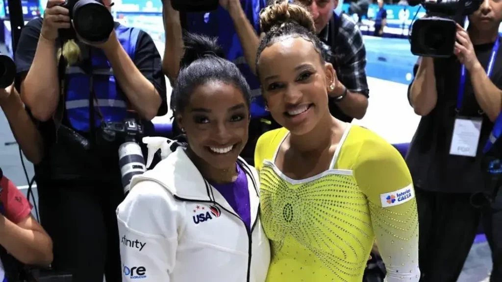 Olimpíadas: Rebeca Andrade x Simone Biles tem afago, abraço e sorrisos 2 Simone Biles e Rebeca Andrade Paris Olimpíadas