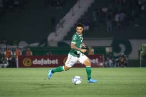 Lateral do Guarani celebra ponto contra o Santos e projeta reação na Série B