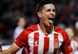 Corinthians negocia com atacante argentino destaque do Estudiantes