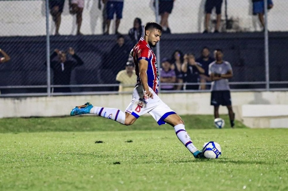 Zagueiro Gustavo Fagundes em ação pelo Itabaiana-SE (Foto: Divulgação)