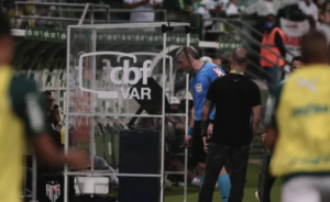 CBF ignora críticas de Abel sobre 'VAR arcaico' e defende tecnologia do futebol brasileiro