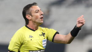 Claus relata novas expulsões, intimidação de diretor e tênis arremessado em clássico no Allianz