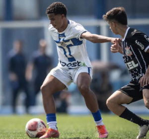 Volante do Água Santa sub-17 vive grande momento na carreira