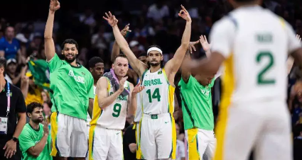 Olimpíadas: Brasil derrota Japão no basquete e ‘seca’ rivais de outros grupos