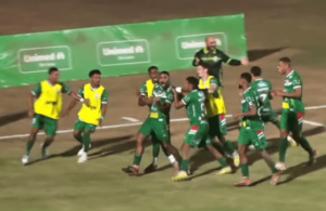 São-Carlense 0 x 2 União São João - Jhoninha consagra companheiros na Copa Paulista