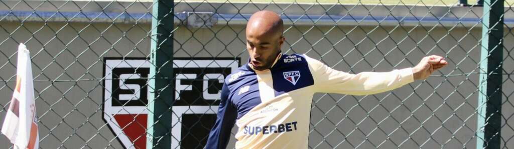 São Paulo treina jogadas ensaiadas de bola parada para enfrentar o Atlético-MG