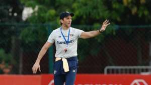 Zubeldía fica fora de clássico após levar 15º cartão no São Paulo; time deve ser reserva