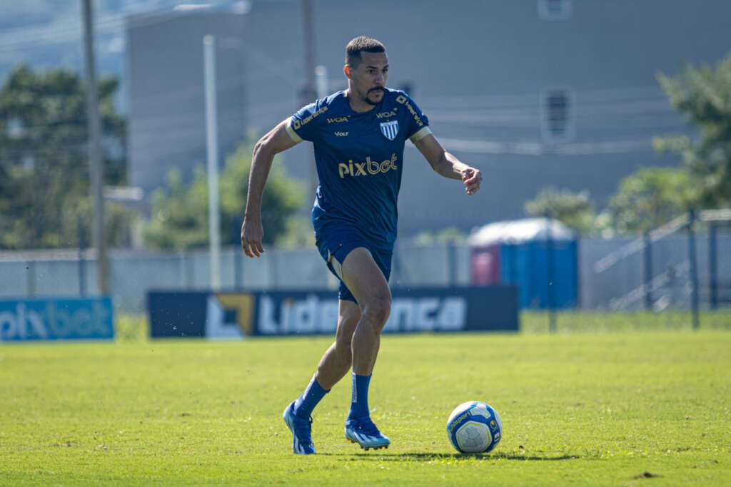 Lateral enaltece reabilitação do Avaí e projeta ‘grande jogo’ contra o Santos pela Série B
