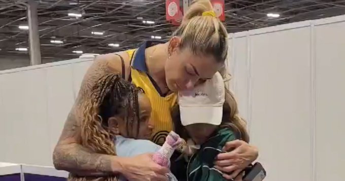 Eliminação do Brasil no vôlei tem consolo de Rayssa e Rebeca às jogadoras: ‘Pensa no bronze’