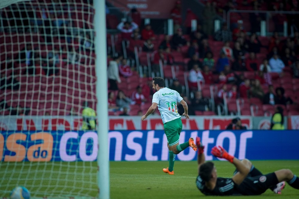 Nenê supera marca de Rogério Ceni e se torna jogador mais velho a fazer gol no Brasileirão (Foto: Fernando Alves/E.C Juventude)