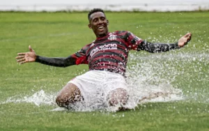 Vasco busca atacante que atua nos Emirados Árabes