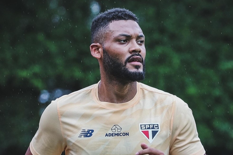 Com efeito suspensivo, Nestor e Sabino poderão reforçar São Paulo contra o Cruzeiro (Foto: Rubens Chiri/saopaulofc)