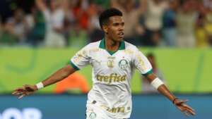 Estêvão tem números melhores que Neymar em seu primeiro Brasileirão; veja comparação