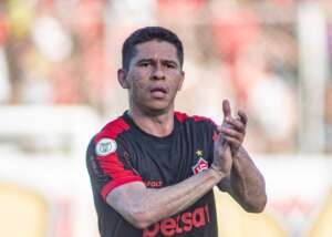 Atacante do Vitória, Osvaldo deixa hospital após tromboembolismo pulmonar