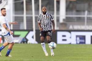 Série B: Zagueiro da Ponte Preta pede desculpas após expulsão contra a Chapecoense