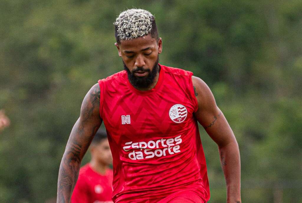 Série C: Náutico renova com lateral e volante titulares