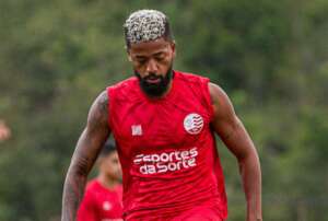 Série C: Náutico renova com lateral e volante titulares