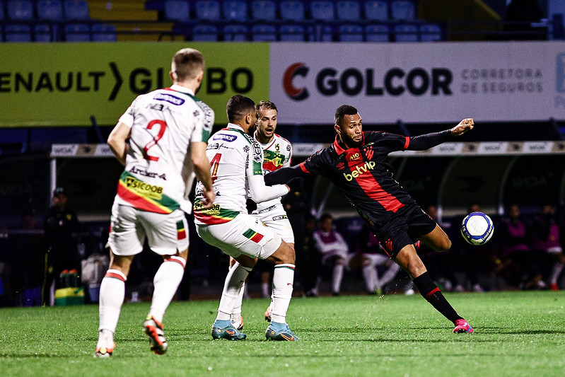 Operário x Brusque - Parte baixa da tabela em movimento (Foto: Paulo Paiva/ Sport Recife)