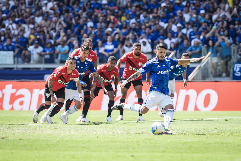 Luiz Felipe pontua empenho do Atlético-GO contra o Cruzeiro e promete 'trabalhar forte' (Foto: Gustavo Aleixo/Cruzeiro)