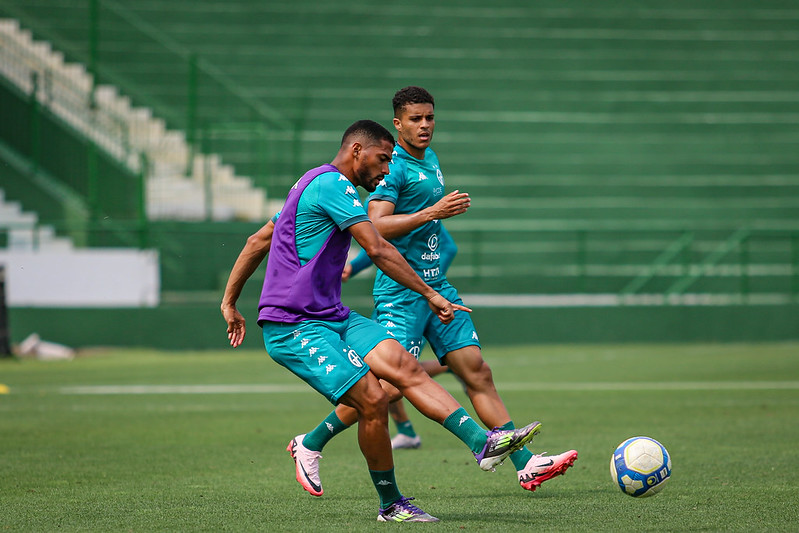 Guarani visita Paysandu e tenta sair da lanterna da Série B