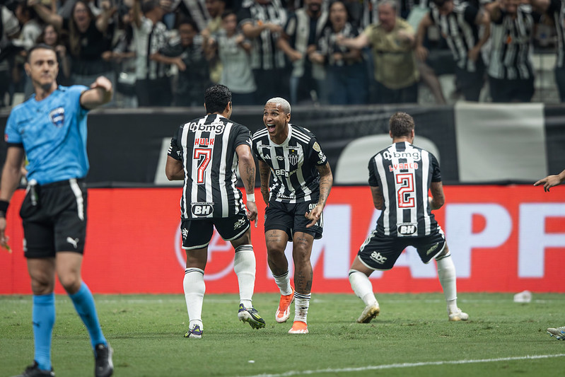 Atlético-MG 2 x 0 Fluminense - Classificação na Libertadores em noite de Deyverson (Foto: Pedro Souza / Atlético)