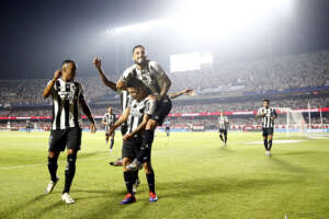 São Paulo 1 (4) x (5) 1 Botafogo - Fogão cala o Morumbis e vai às semis da Libertadores