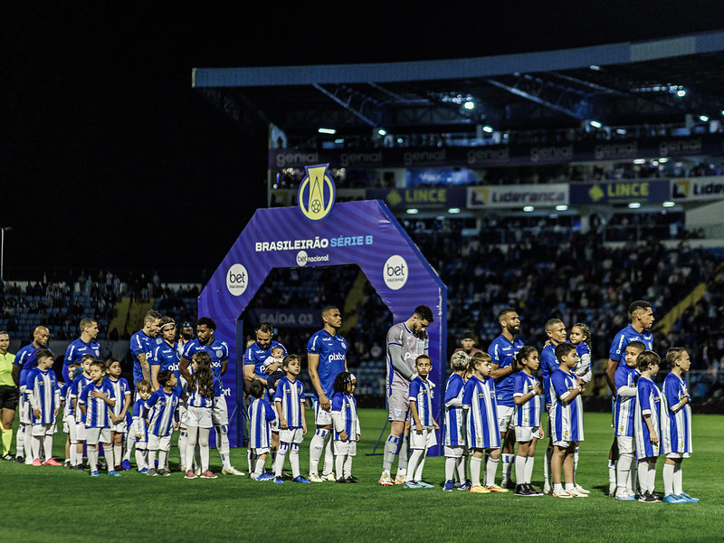 Avaí comemora recorde de número de sócios torcedores na Série B